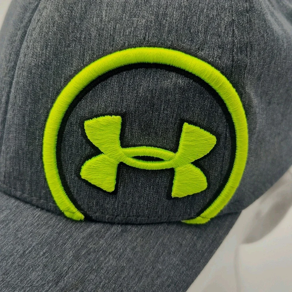 Under Armour youth Fitted Size S/M Gray/Neon Green Baseball Cap Hat B50.4GA1113